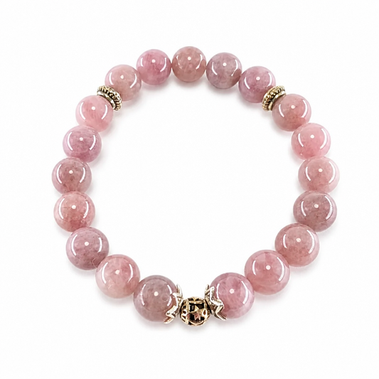 Lavender-pink Purple Rose Quartz bead, close-up detail